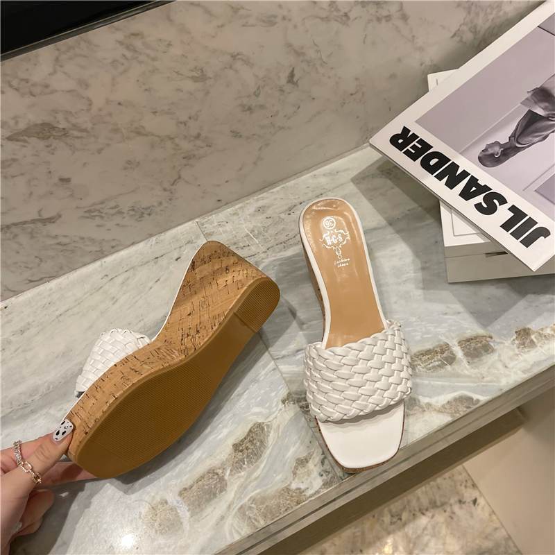 Women's Wedge Slippers 2025 Summer New Korean Style Platform Thick Sole Retro Woven High Heel One-Band Slide Sandals - Image 4